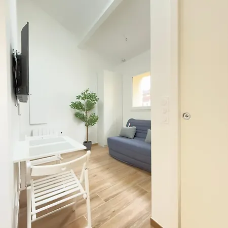 Cocoon By The Eiffel Tower And Roland Garros